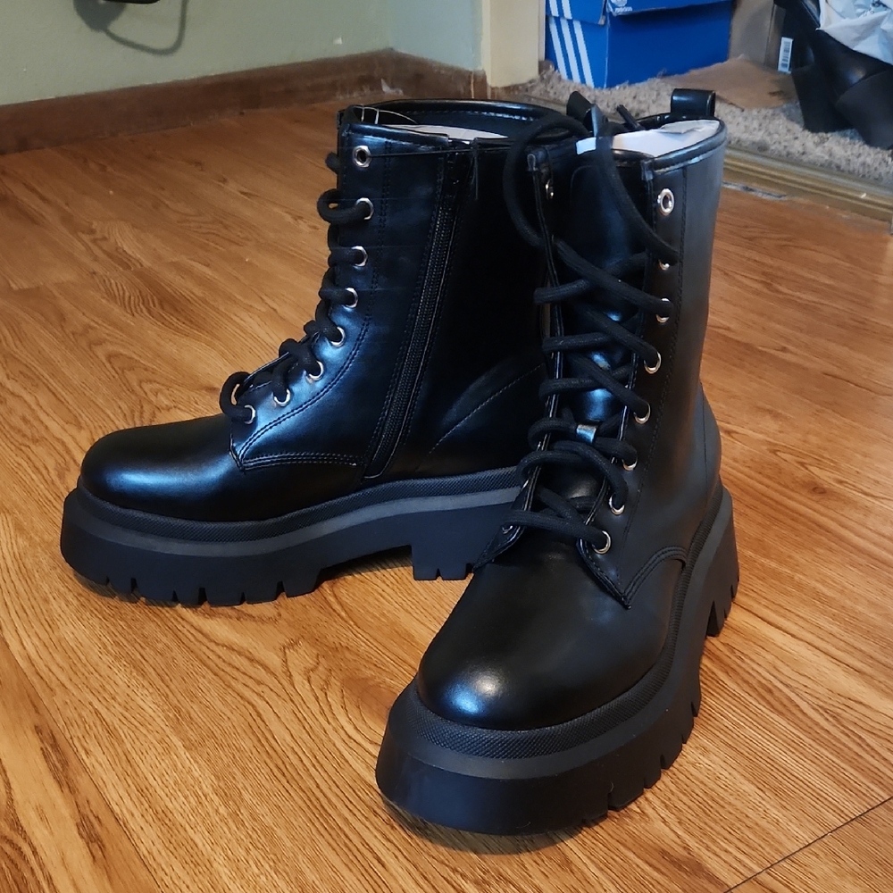 Black Lace-Up Women's Boots